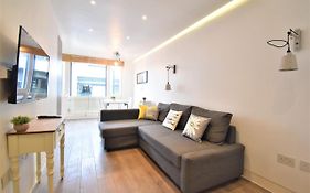 Stunning Apartment, Shirland Mews